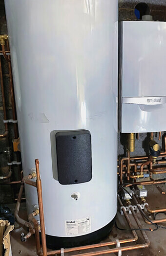 https://plumbermorley.com.au/uploads/2025/06/hot-water-410504.jpg