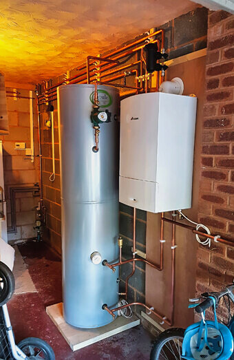https://plumbermorley.com.au/uploads/2025/06/hot-water-684599.jpg